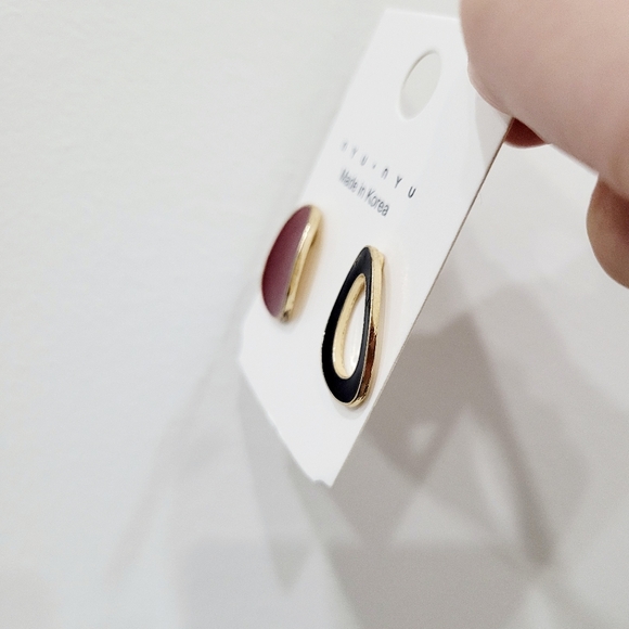 Brand New Gold Tone Red & Black Earrings - Picture 5 of 7